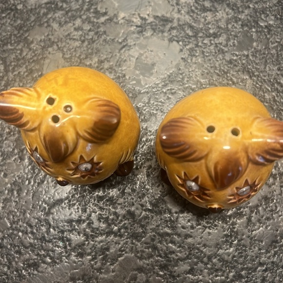 Owl salt & pepper shakers. Beady moving eyes. Excellent condition. Owl lovers ! - Picture 2 of 3